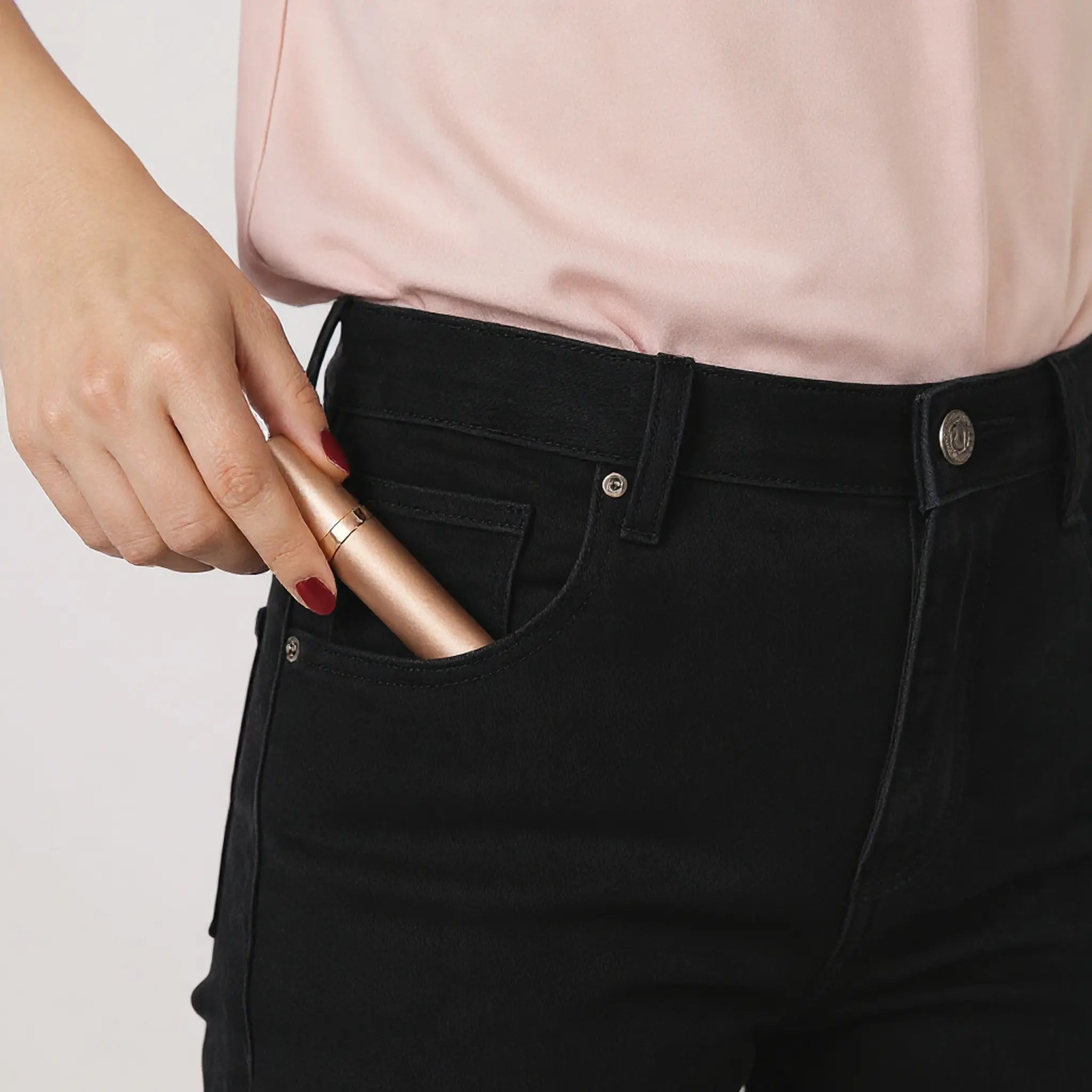 Reise-Flakon aus Aluminium · Bis zu 80 Anwendungen · Ideal für unterwegs