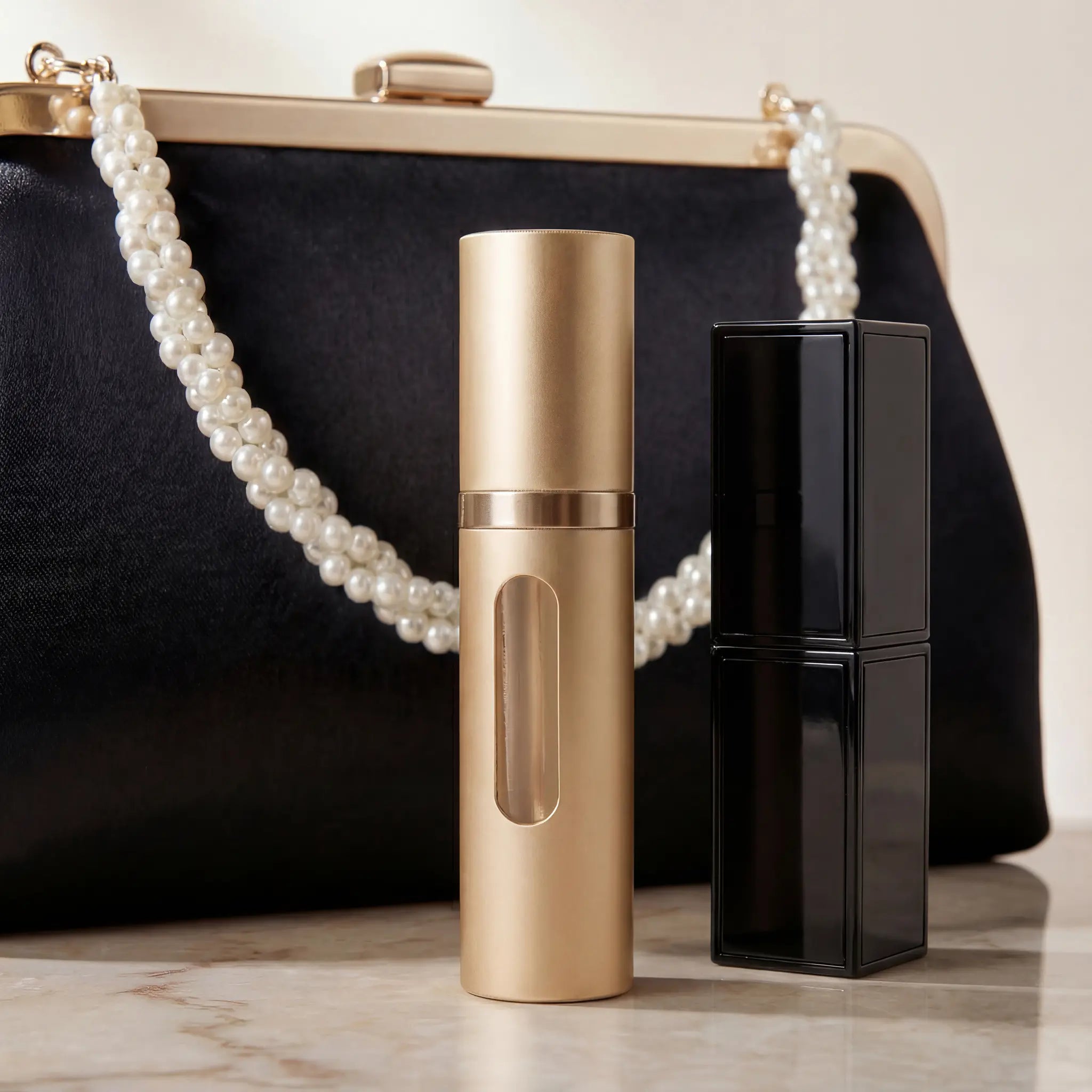 Reise-Flakon aus Aluminium · Bis zu 80 Anwendungen · Ideal für unterwegs